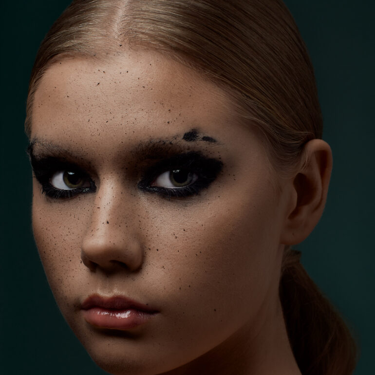 Creative Portrait Photo Session in Studio with Mirtel