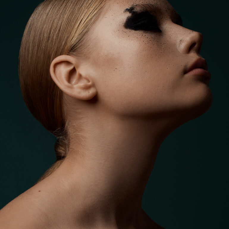 Creative and Mindfulness Portrait Photo Session in Studio with Mirtel