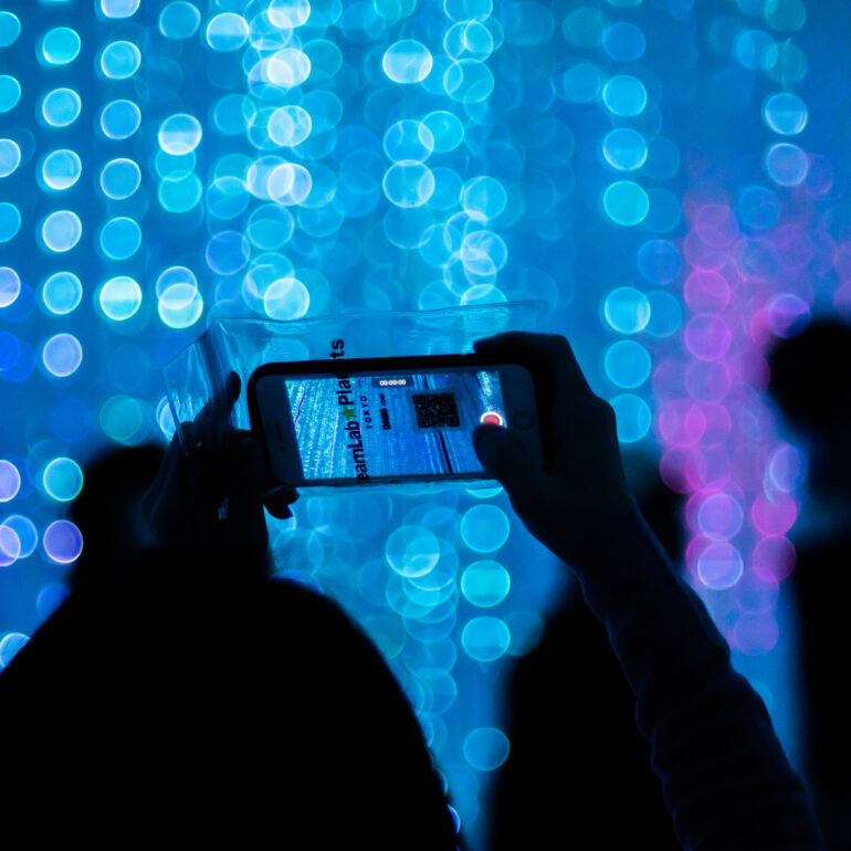 People taking pictures with smartphones - Street Photography in Japan