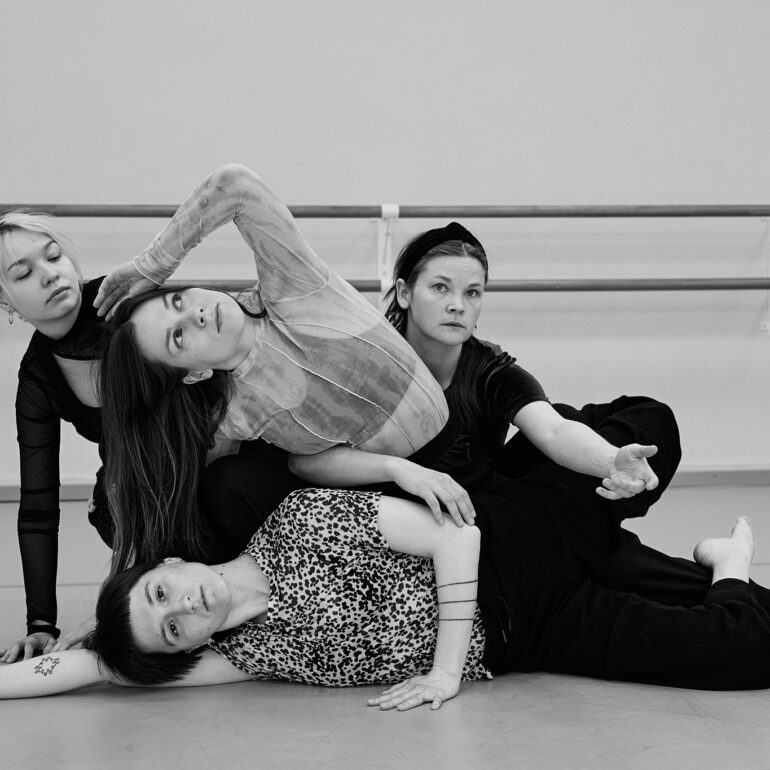 Sofia Resident show dancers